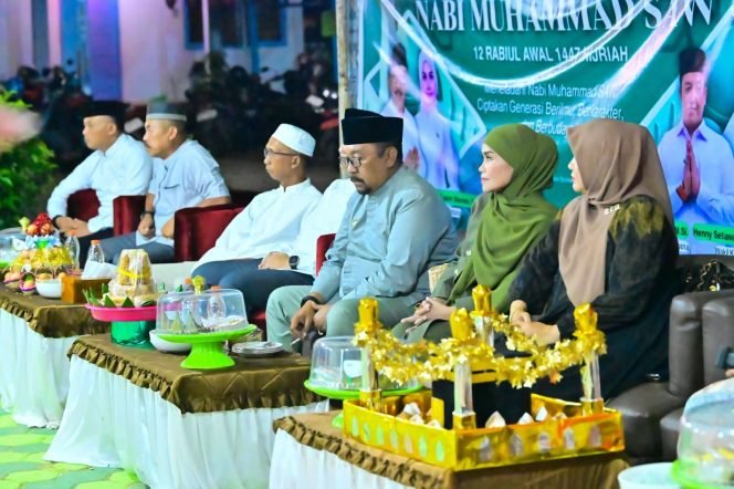 
 Dinas Pendidikan dan Kebudayaan (Disdikbud) Kabupaten Bombana menggelar acara peringatan Maulid Nabi Muhammad SAW yang Bupati Bombana, Ir. H. Burhanuddin. Foto: Istimewa
