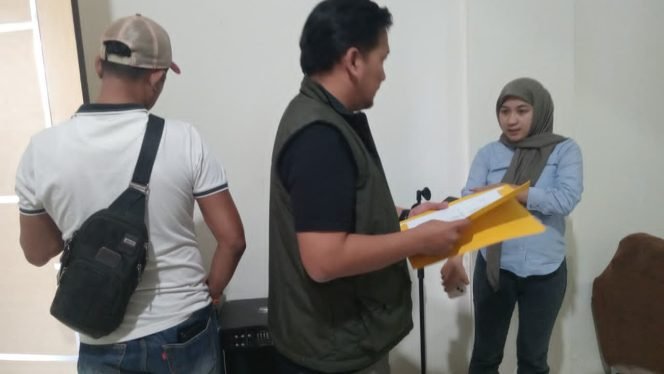 
 Tim penyidik Bareskrim Mabes Polri melakukan penggeledahan di kantor perusahaan tambang PT Jaya Bersama Sahabat (JBS) dan PT Toshida. Foto: Istimewa