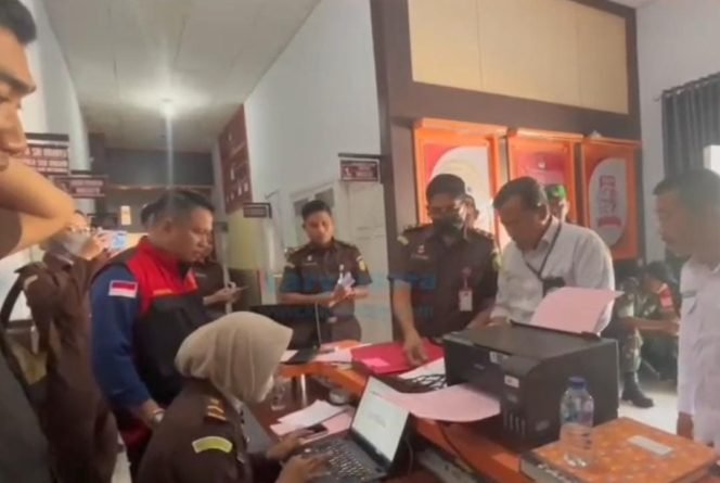 
 KPU Konut Digerebek Kejari Konawe, Dugaan Korupsi Dana Hibah Pilkada 2024 Terbongkar