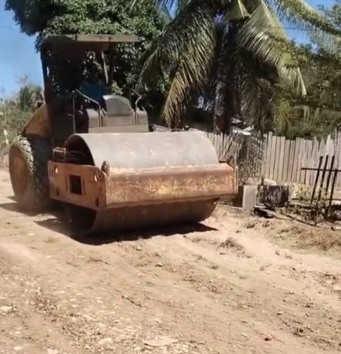 
 PT WIN memfasilitasi perbaikan jalan Desa Wonuakongga sepanjang kurang lebih 4 kilometer. Foto: Istimewa  