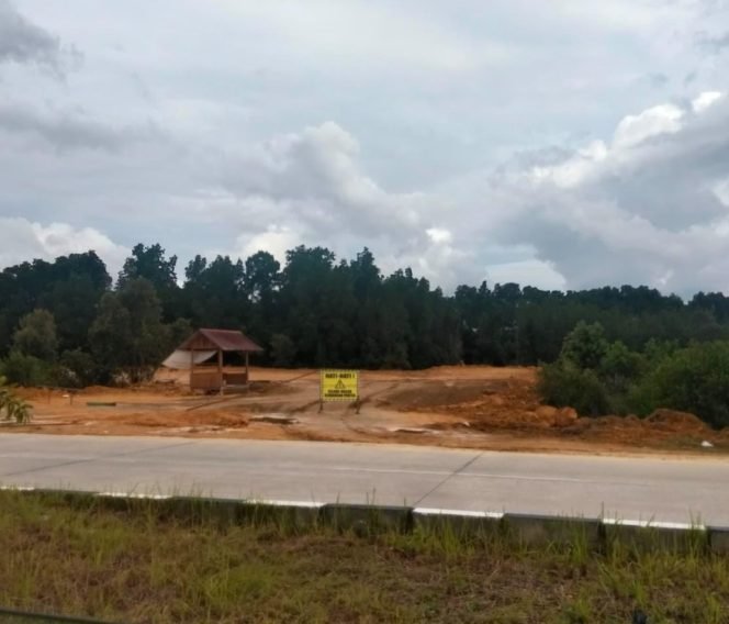 
 Lokasi dugaan penimbunan mangrove di kawasan Jalan ZA Sugianto Kota Kendari, Sulawesi Tenggara. Foto: Istimewa
