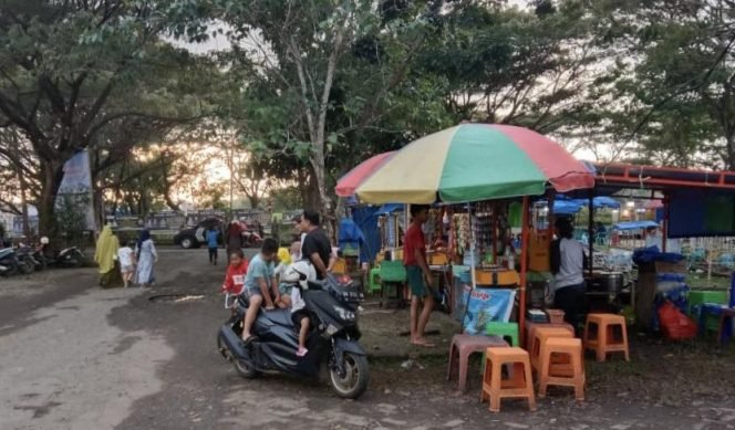 
 Salah satu pedagang UMKM kebanjiran rejeki di momentum STQH Nasional ke-28 di Kota Kendari. Foto: Istimewa