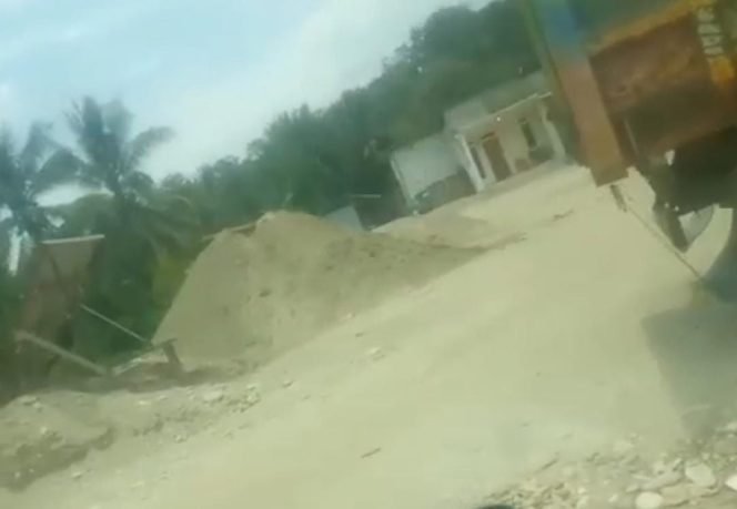 
 Dugaan penambangan pasir illegal di Desa Tojabi, Kecamatan Lasusua, Kabupaten Kolaka Utara. Foto: Istimewa