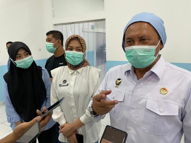 
 Deputi Koordinasi Bidang Komunikasi dan Informasi Kemenko Polhukam RI, Marsda TNI Eko Dono Indarto, meninjau langsung SPPG Kecamatan Wuawua, Kota Kendari binaan Kadin Sultra. Foto: Idtimewa