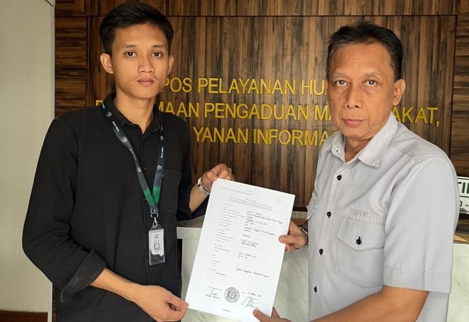 Ampuh Sultra melaporkan Bupati Muna Barat, La Ode Darwin ke Kejaksaan Agung Republik Indonesia. Foto: Istimewa