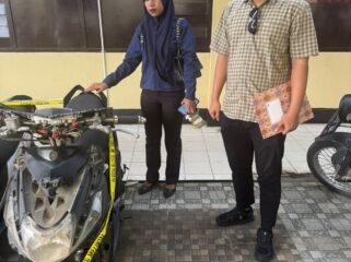 Korban atas nama Risky bersama Muh Fadri Laulewulu selaku pengacara dari Yayasan Lembaga Bantuan Hukum Sulawesi Tenggara (YLBH SULTRA). Foto: Istimewa