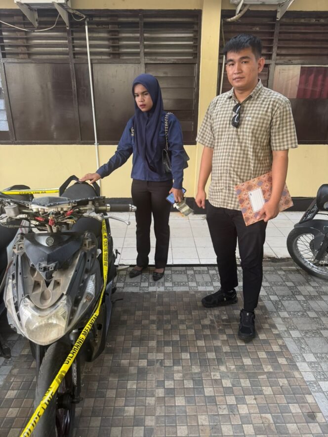 
 Korban atas nama Risky bersama Muh Fadri Laulewulu selaku pengacara dari Yayasan Lembaga Bantuan Hukum Sulawesi Tenggara (YLBH SULTRA). Foto: Istimewa