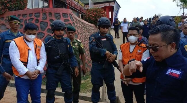 Direktorat Jenderal Penegakan Hukum (Gakkum) Kementerian Lingkungan Hidup dan Kehutanan (KLHK) menetapkan dua tersangka dalam kasus perusakan hutan untuk tambang nikel di Desa Oko-oko, Kecamatan Pomala, Kabupaten Kolaka, yakni Direktur PT Anugrah Group, Lukman, dan Komisaris perusahaan, Anugrah Anca. Foto: Istimewa