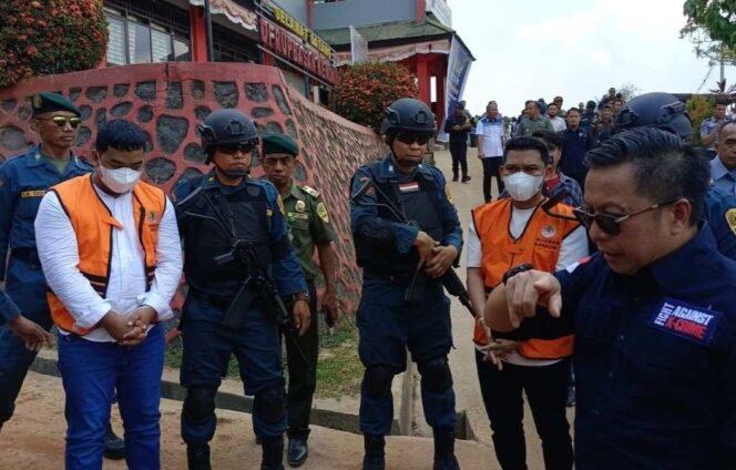 Direktorat Jenderal Penegakan Hukum (Gakkum) Kementerian Lingkungan Hidup dan Kehutanan (KLHK) menetapkan dua tersangka dalam kasus perusakan hutan untuk tambang nikel di Desa Oko-oko, Kecamatan Pomala, Kabupaten Kolaka, yakni Direktur PT Anugrah Group, Lukman, dan Komisaris perusahaan, Anugrah Anca. Foto: Istimewa
