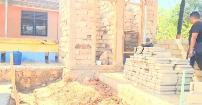 PT WIN membangunkan kanopi dan WC di SD Negeri 12 Laeya untuk memberikan kenyamanan siswa dan guru dalam beraktivitas. Foto: Istimewa