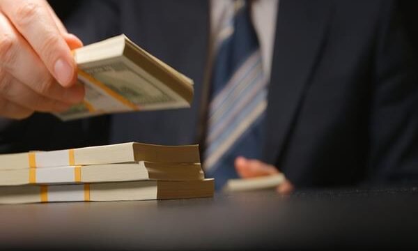 Ilustrasi korupsi. sumber: kabar24.bisnis.com