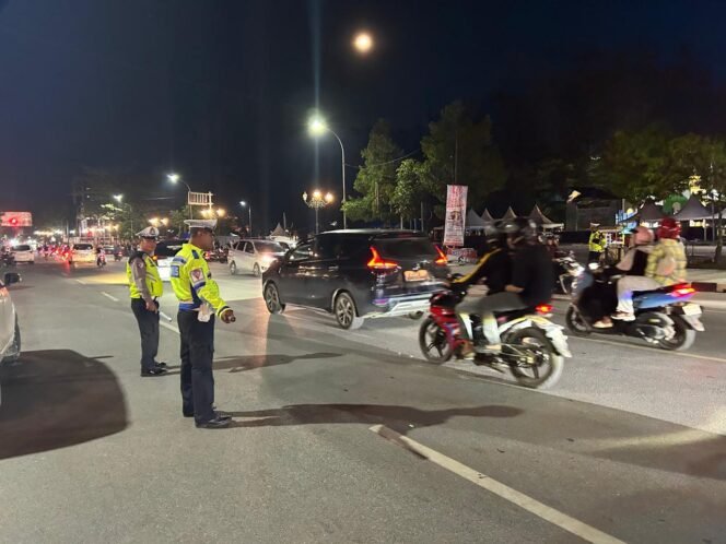 
 Ditlantas Polda Sultra melaksanakan patroli malam minggu. Foto: Istimewa