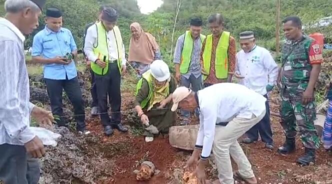 
 Peletakan batu pertama pembangunan mushola SMKS Alfath‑Tan Uraza. Foto: Istimewa