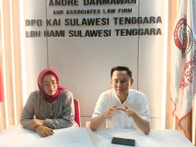 
 Kuasa hukum pelapor, Andri Darmawan (kanan) saat melakukan konferensi pers. Foto: Istimewa