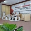 Wakil Ketua Bidang Hukum dan Hak Asasi Manusia (HAM) Kadin Sultra, Supriadi, saat hadir sebagai pembicara dalam Focus Group Discussion (FGD) Raperda TJSLP di salah satu hotel di Kendari, Selasa, 18 November 2025. Foto: Istimewa