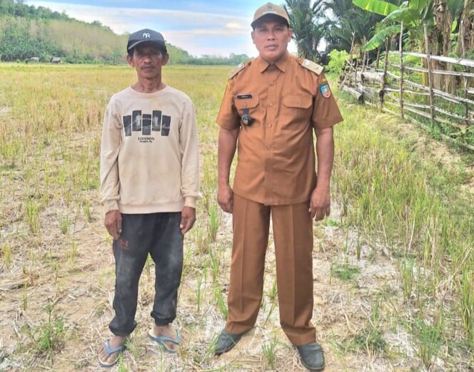
 Kepala Desa Mondoe, Aswan, bersama tokoh masyarakat Mondoe, Nawir. Foto: Istimewa