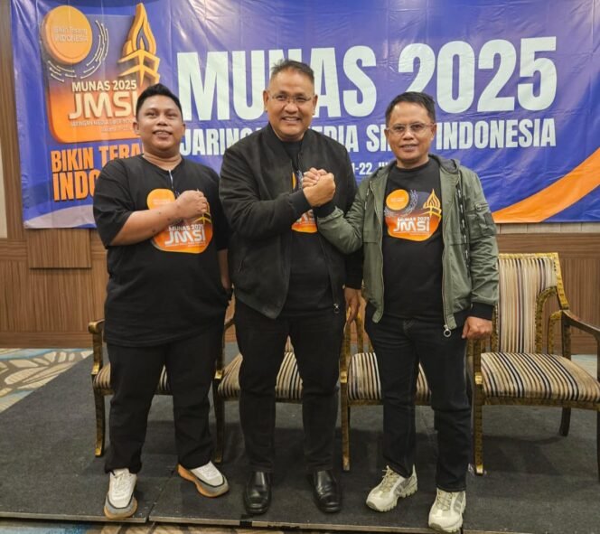 
 Ketua JMSI Sultra (kiri) bersama Ketua Umum JMSI, Dr Teguh Santosa. Foto: Istimewa