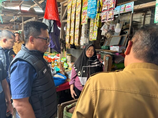 
 Satgas Pangan Provinsi Sulawesi Tenggara melaksanakan pengecekan harga serta ketersediaan, di pasar tradisional dan Ritel Moderen, dalam Kota Kendari. Foto: Istimewa