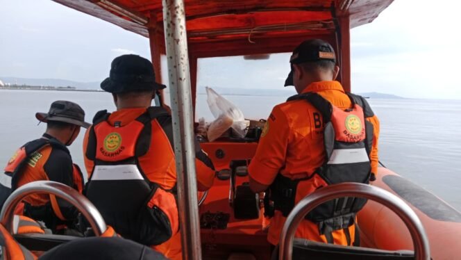 
 Tim SAR melakukan operasi pencarian terhadap pria parubaya yang hilang. Foto: Istimewa.