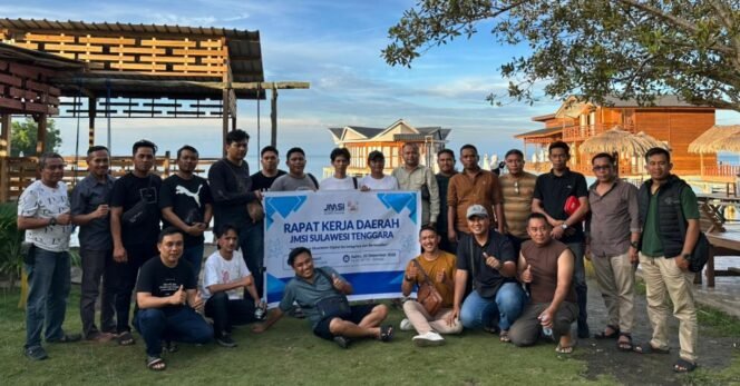 
 Pengurus Daerah JMSI Sultra periode 2025-2030 berpose usai melaksanakan Rakerda di Delisha Resort, Kabupaten Konawe, Sabtu, 20 Desember 2025. Foto: Istimewa  