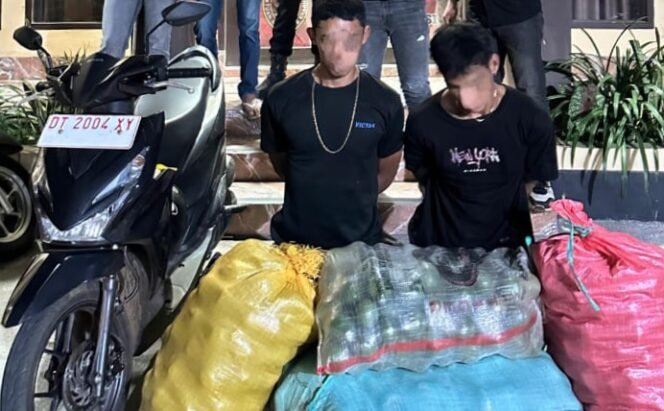 
 Dua Pria inisial NS (25) dan MS (27) ditangkap Tim Elang Anti Bandit Sat Reskrim Polres Kolaka. Foto: Istimewa.