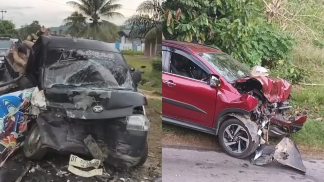 
 Pick Up Grand Max adu Banteng dengan Mobil Terios di Kolaka Timur. Foto. Istimewa.