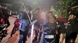 Tim Patroli Perintis Presisi Dit Samapta Polda Sultra mengankan 4 remaja yang nekat bonceng empat dan simpan sajam. Foto : Istimewa