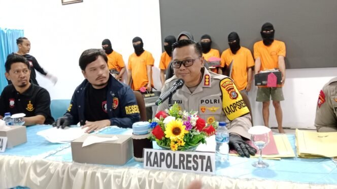 
 Kapolresta Kendari, Kombes Pol Edwin L Sengka (kanan) Foto: penafaktual.com