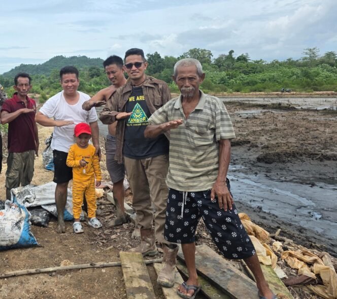 
 Nurhadi, salah satu pengelola tambak di Desa Parasi, Kecamatan Palangga Selatan. Foto: Istimewa