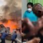 Petugas tengah memadamkan api (kiri) dan korban, Saldi (75) mengalami luka bakar di sekujur tubuhnya. Foto: Istimewa