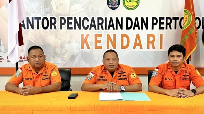 
 Kepala KPP Kendari, Amiruddin (tengah). Foto: Istimewa