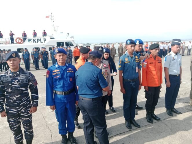  
Penutupan posko pengawasan dan pengamanan penyelenggaraan angkutan laut untuk Natal 2025 dan Tahun Baru 2025 di Pelabuhan Nusantara Kendari. Foto: Istimewa
