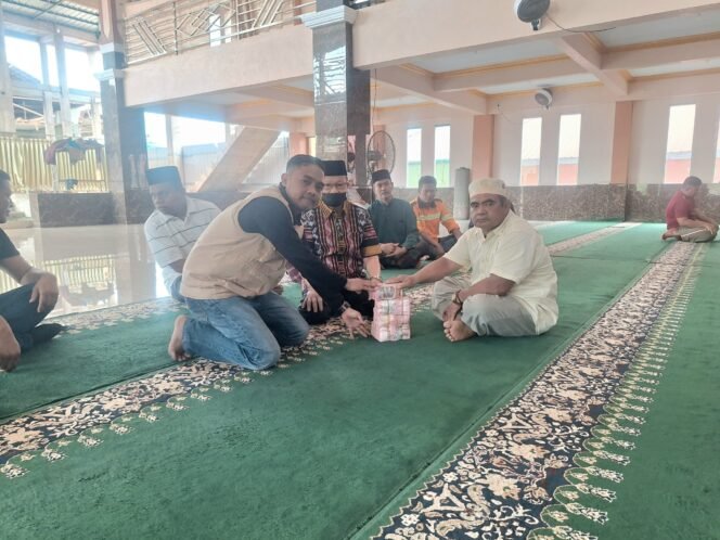 
 PT WIN kembali menunjukkan kepedulian dan tanggung jawab sosialnya dengan menyalurkan bantuan dana sebesar Rp350.000.000 untuk penyelesaian pembangunan Masjid Nurul Jihad. Foto: Istimewa