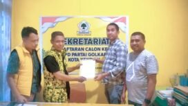 La Ode Muh Inarto melalui LO-nya menjadi pendaftar pertama di Sekretariat Panitia. Foto: Istimewa