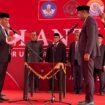 Rektor Unsultra Dr. Jamhir Safani (kiri) saat melantik Dr. Saprudin sebagai Direktur Pascasarjana Unsultra. Foto: Istimewa
