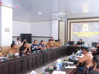 DPRD Kabupaten Bombana menggelar Rapat Dengar Pendapat (RDP) untuk membahas layanan transportasi laut KMP Oputa Yi Koo rute Dongkala-Kasipute. Foto: Istimewa  