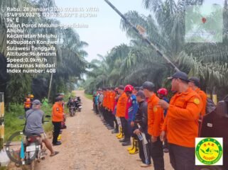 Tim SAR melakukan pencarian terhadap dua mahasiswa Geologi UHO yang tersesat. Foto: Istimewa 
