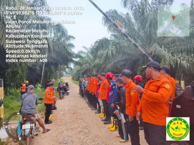 
 Tim SAR melakukan pencarian terhadap dua mahasiswa Geologi UHO yang tersesat. Foto: Istimewa 
