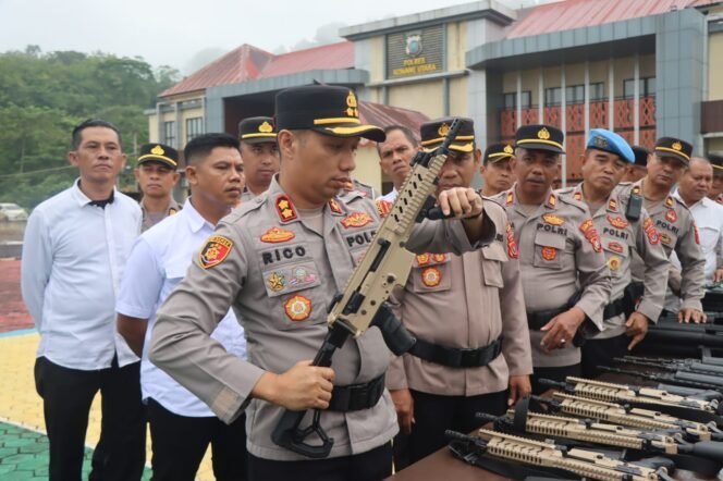 
 Kapolres Konawe Utara, AKBP Rico Fernanda, S.H., S.I.K., M.H., memimpin apel gelar pengecekan alat material khusus (Almatsus) di Lapangan Apel Mapolres Konawe Utara. Foto: Istimewa
