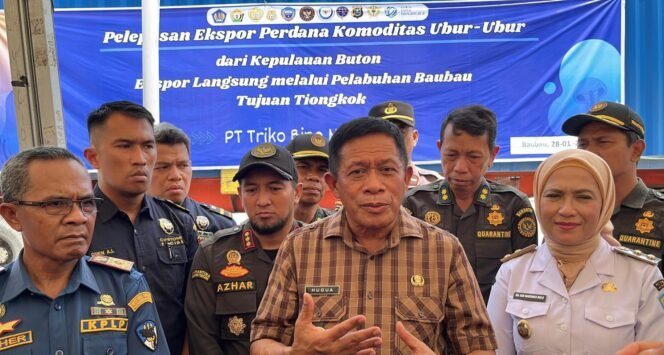 
 Wakil Gubernur Sulawesi Tenggara, Ir. Hugua, selaku Ketua Tim Percepatan Ekspor Sulawesi Tenggara