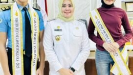 Princessia Khalilah Masyura (kanan) bersama Wali Kota Kendari. Foto: Istimewa