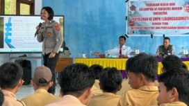 Bripka Dewi Damayanti menjelaskan bahwa bullying dan narkotika merupakan tindakan yang melanggar hukum dan memiliki pengaruh besar terhadap psikologis dan masa depan seseorang. Foto: Istimewa  