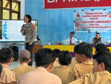 Bripka Dewi Damayanti menjelaskan bahwa bullying dan narkotika merupakan tindakan yang melanggar hukum dan memiliki pengaruh besar terhadap psikologis dan masa depan seseorang. Foto: Istimewa  