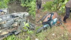 Pickup Gran Max dan motor terperosok usai terlibat kecelakaan. Foto: Istimewa