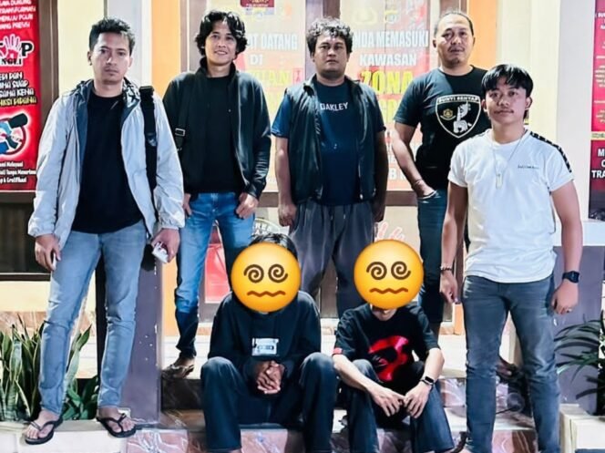 
 Dua pemuda terduga pelaku pengeroyokan ditangkap Sareskrkm Polres Kolaka. Foto: Istimewa