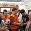 Abdul Azis Cs usai menjalani sidang dakwaan di PN Kendari, Foto: Penafaktual.com