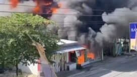 Satu unit rumah warga di Kelurahan Mandati III, Wakatobi terbakar. Foto: Istimewa