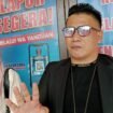 Korban KDRT, insial YR (kiri) dan kuasa hukumnya, Suhardin usai melapor di Propam Polda Sultra. Foto: Penafaktual.com