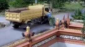 Tabrakan Dum Truk dengan Motor di Desa Watabenua Konsel. Foto: Istimewa