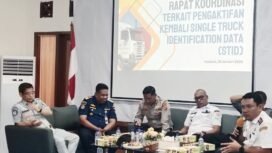 Kepala BPTD Kelas II Sultra, Husni Mubarak (ujung kanan) saat rapat koordinasi dengan KSOP Kendari dan stakeholder terkait. Foto: Penafaktual.com